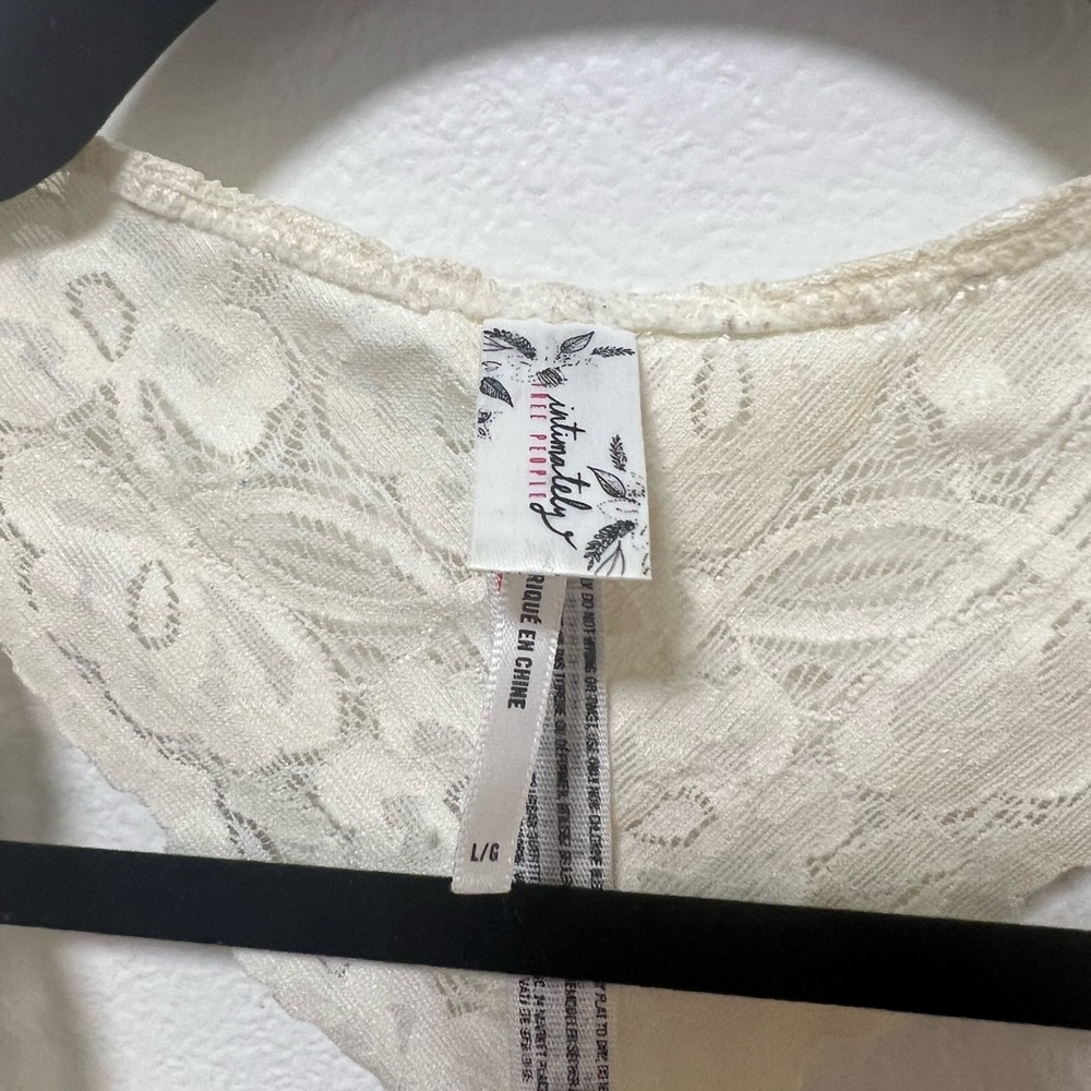 Ivory bralettes - Picture 3 of 3